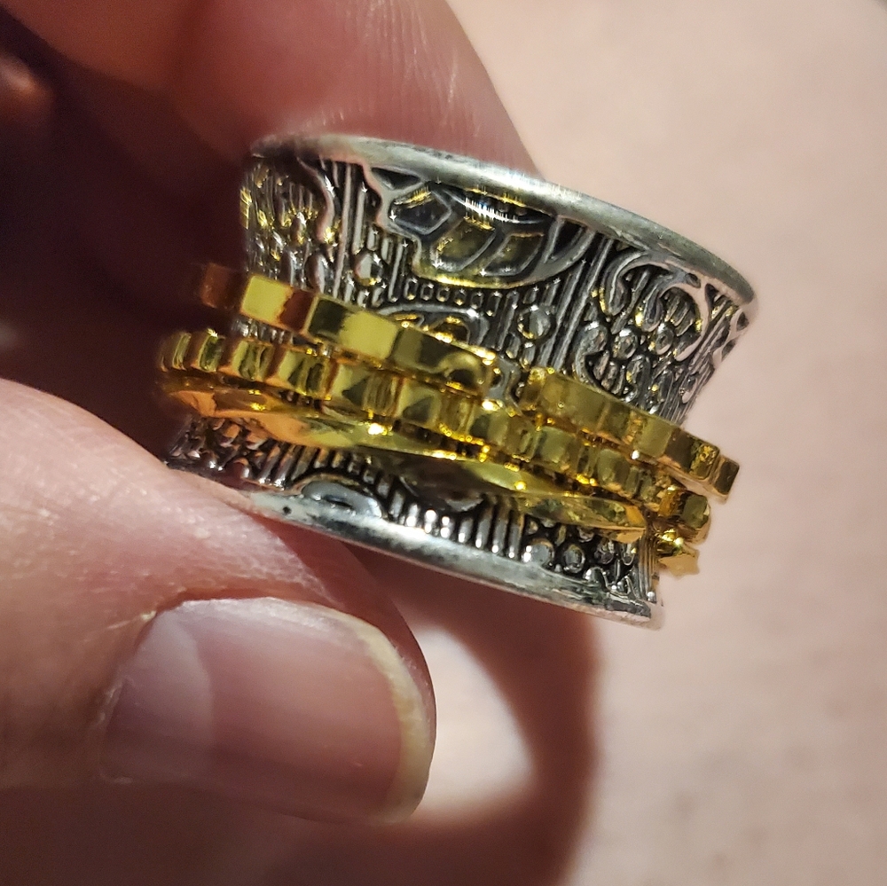 Geometric Fidget Ring - Picture 7 of 9